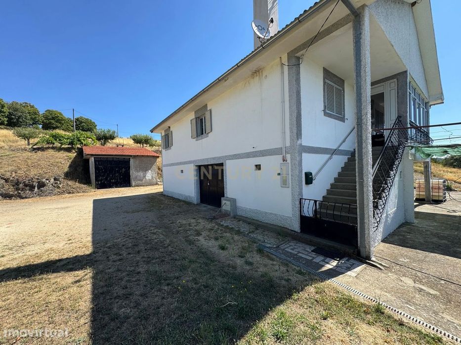 Moradia T5 e 2 casas de banho em Mofreita, Vinhais