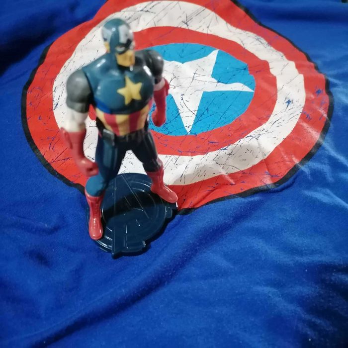 Capitão América com T Shirt oficial Marvel L