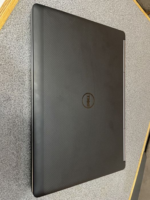 17, Dell Precision 7710 і7 Nvidia 4 K. 16/256