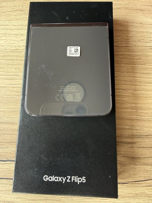 Samsung Galaxy Z Flip5 – uszkodzony, na części