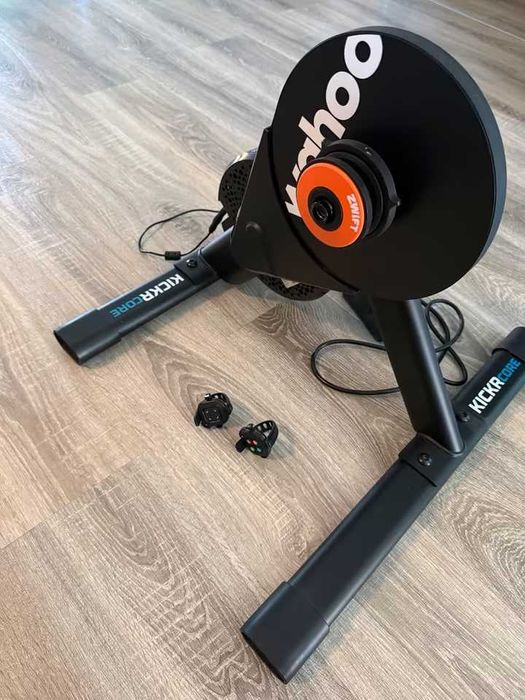 Wahoo KICKR CORE 2 + Zwift Click & Cog - zestaw do treningu indoor