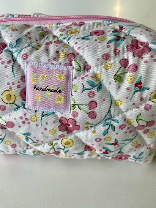 Kwiatowa kosmetyczka