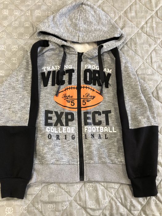 Кофта на замку з капюшоном на 10 років