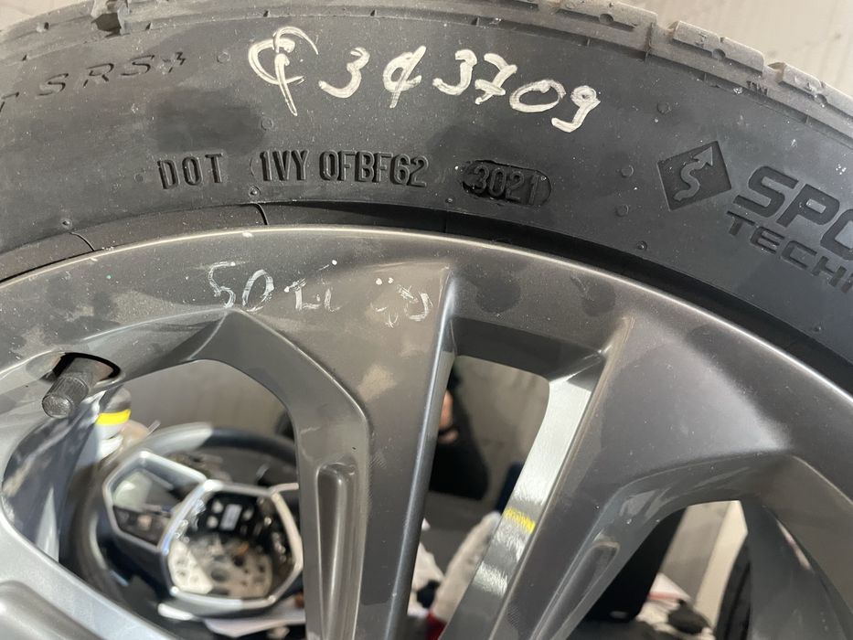 255/40 R19 комплект резини з дисками