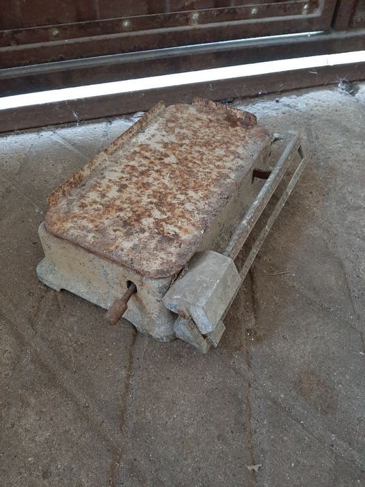 Balanças antigas em ferro