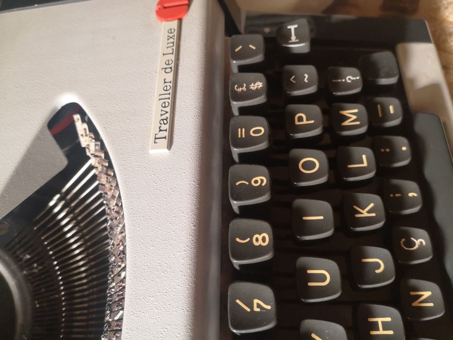 Máquina de Escrever Olympia Traveller de Luxe