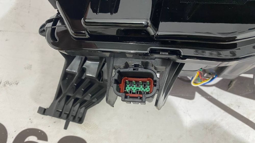 MITSUBISHI OUTLANDER ДХО ліве (ліцензія) 2022-23