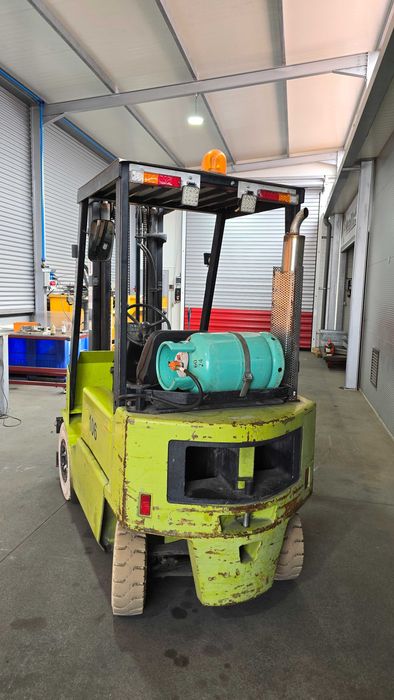 Empilhador Clark GMP15 a Gás – Side Shift – Bom Estado