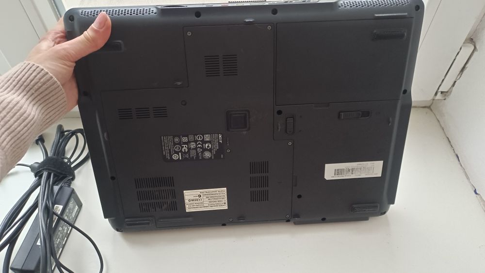 Ноутбук Acer MS 2205 — гарний стан, треба перевстановити Windows