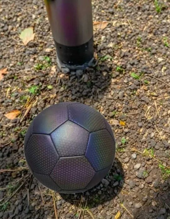 Світловідбиваючий футбольний м'яч для асфальту та трави
ламінований