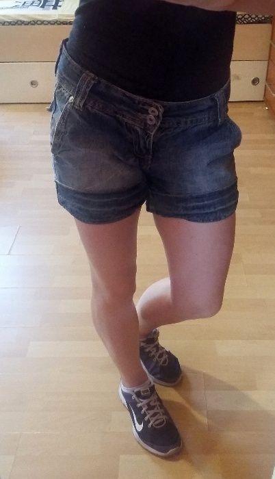 jeansowe krótkie spodenki