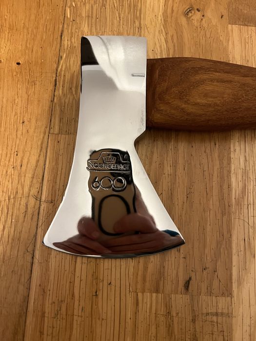 Топор сокира голландського бренду.