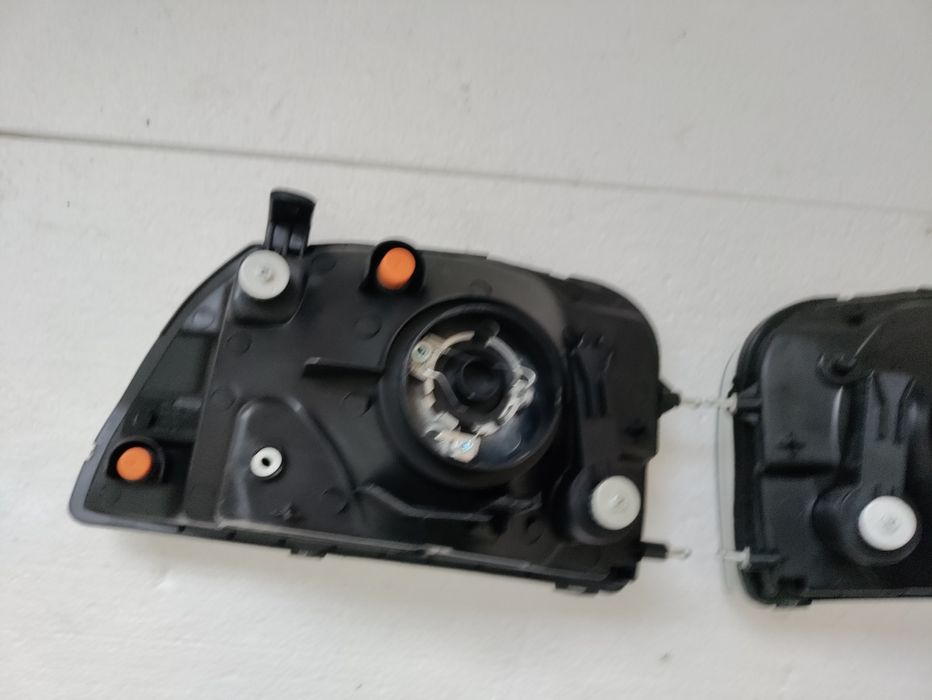 Фари передні права та ліва Mitsubishi L200 1996-2006 нові