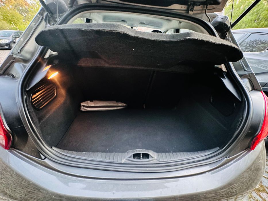 Peugeot 208 em ótimo estado