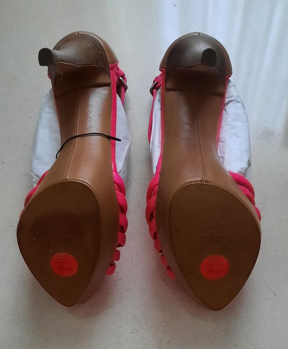 Sapatos de salto de 10,5 cms número 36/37 (NOVOS)