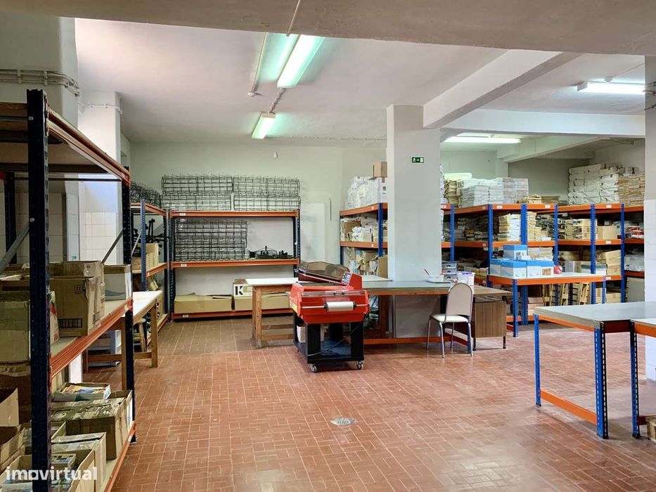 Armazém Para Todas As Atividades, A 300 Metros Do Metro De Odivelas