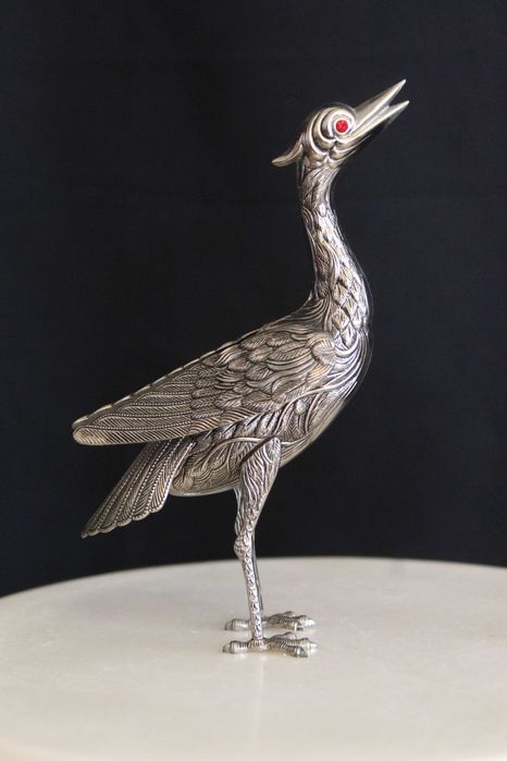 Estatueta vintage de garça ou grou em metal, anos 70.