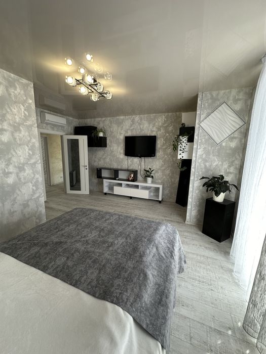 Продам сучасний котедж з гаражем і ремонтом