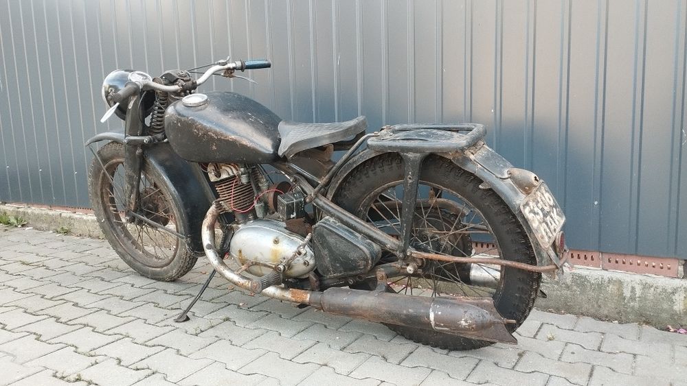 Iż 350 1950r zarejestrowany na białe tablice