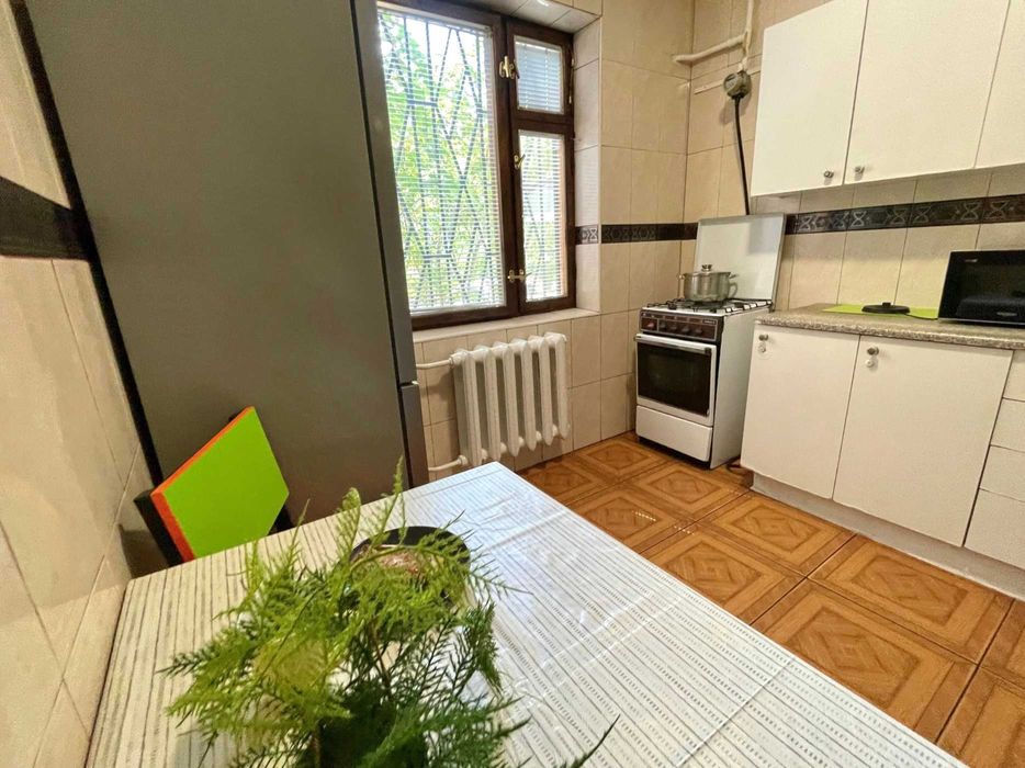 Хостел на первом этаже, метро Левобережная — койко-место 1500 грн/мес.