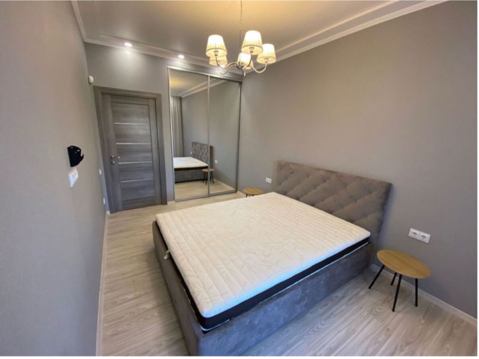 Первая сдача шикарной 2к/квартиры  Сталинки ,в районе ЖД - Вокзала !