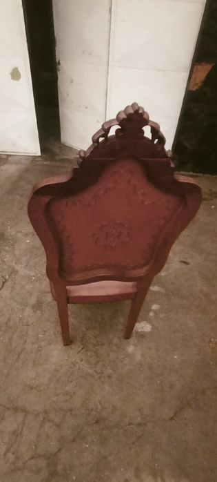 Mesa de jantar e oito cadeiras