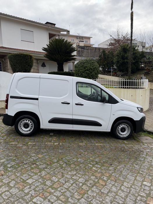 Alugo carrinha com motorista