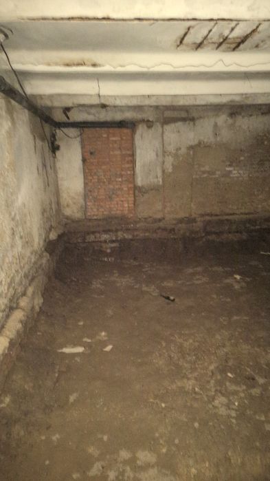 ТЕРМІНОВО ПРОДАМ підвальне приміщення у самому центрі Ніжина, біля площі Франка