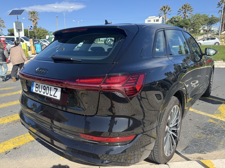 Audi e-tron 55 quattro - com Teste e Certificado de baterias