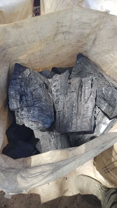 Carvão vegetal. Vende-se.
