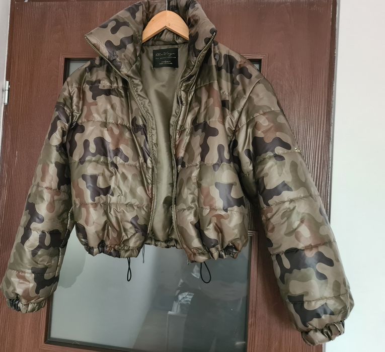 Krótka kurtka bomberka