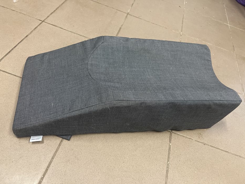 Poduszka klin rehabilitacyjny firmy HALCAMP kolano noga