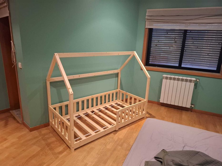 Cama infantil com colchão em Braga