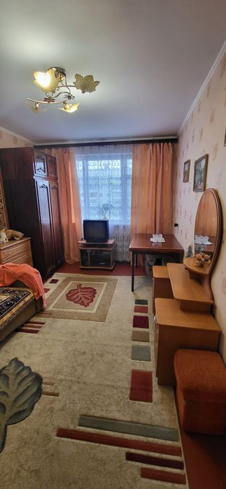 Сдаётся комната в трехкомнатной квартире