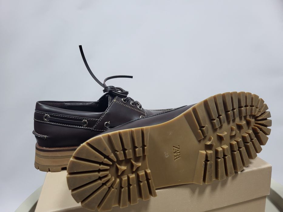 Стильні шкіряні туфлі Zara, оригінал, нові. Розмір 39.
Ціна 1500грн. Без торгу.