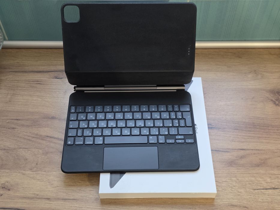 Чохол клавіатура Apple magic keyboard ipad pro 11 ідеальний стан