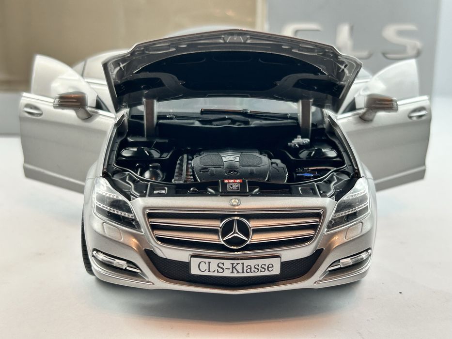 Unikat Norev Mercedes CLS W218 dealer edition 1/18