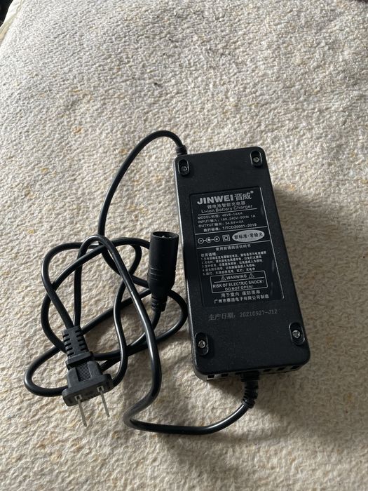 Carregador JINWEI 48V e 2A