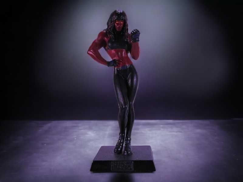 Figura inspirada em Red She-Hulk da Marvel