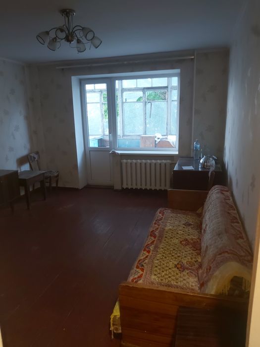 1-кім. біля залізничного  вокзалу.