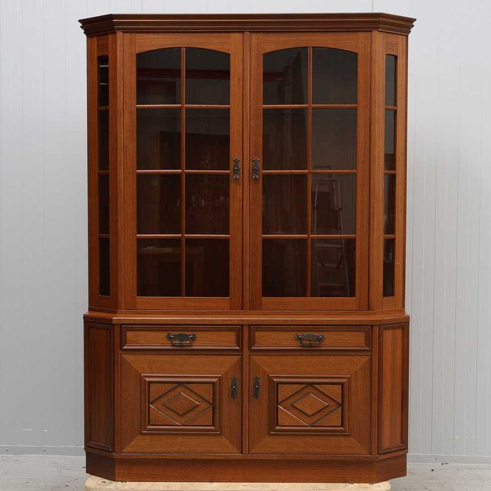 Witryna przeszklona z oświetleniem