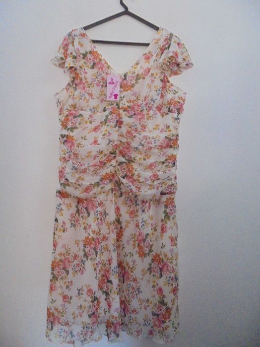 vestido de senhora muito chique novo