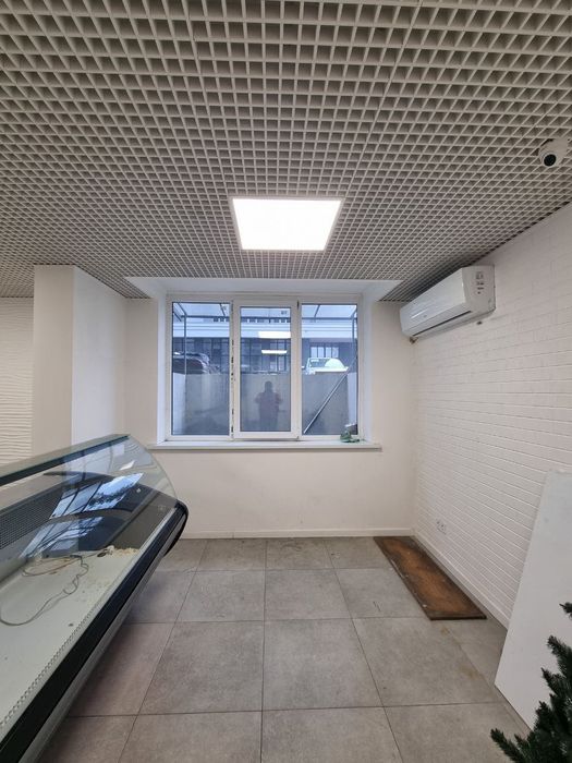 Продам комерцію з окремим входом Фасад