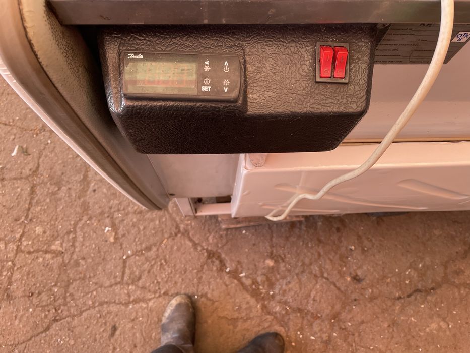 Продам торгову морозільну камеру.