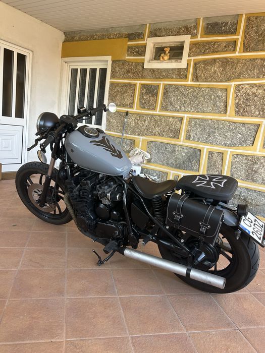 Yamaha XJ650 Maxim Bobber Restaurada e personalizada