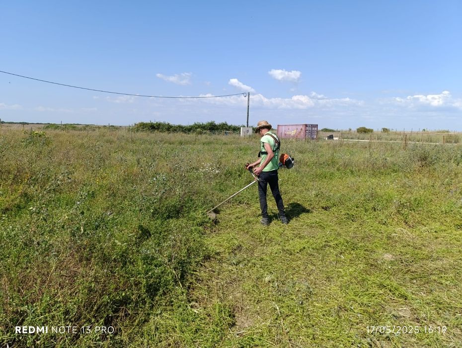 Limpeza de terrenos com roçadora