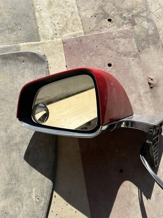 Кришка дзеркала ліва на Tesla model X