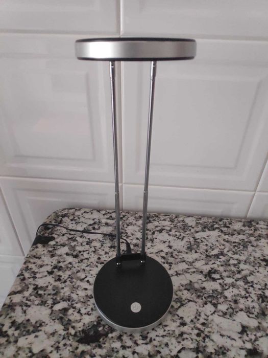 Candeeiro de secretária led extensível impecável