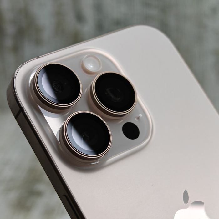 Раздельное стекло на камеру iPhone 16 Pro Max/ 16 Pro Скло