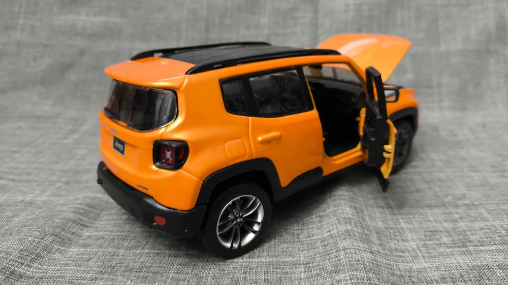 Машинка Jeep Renegade 2017 1/24 Maisto